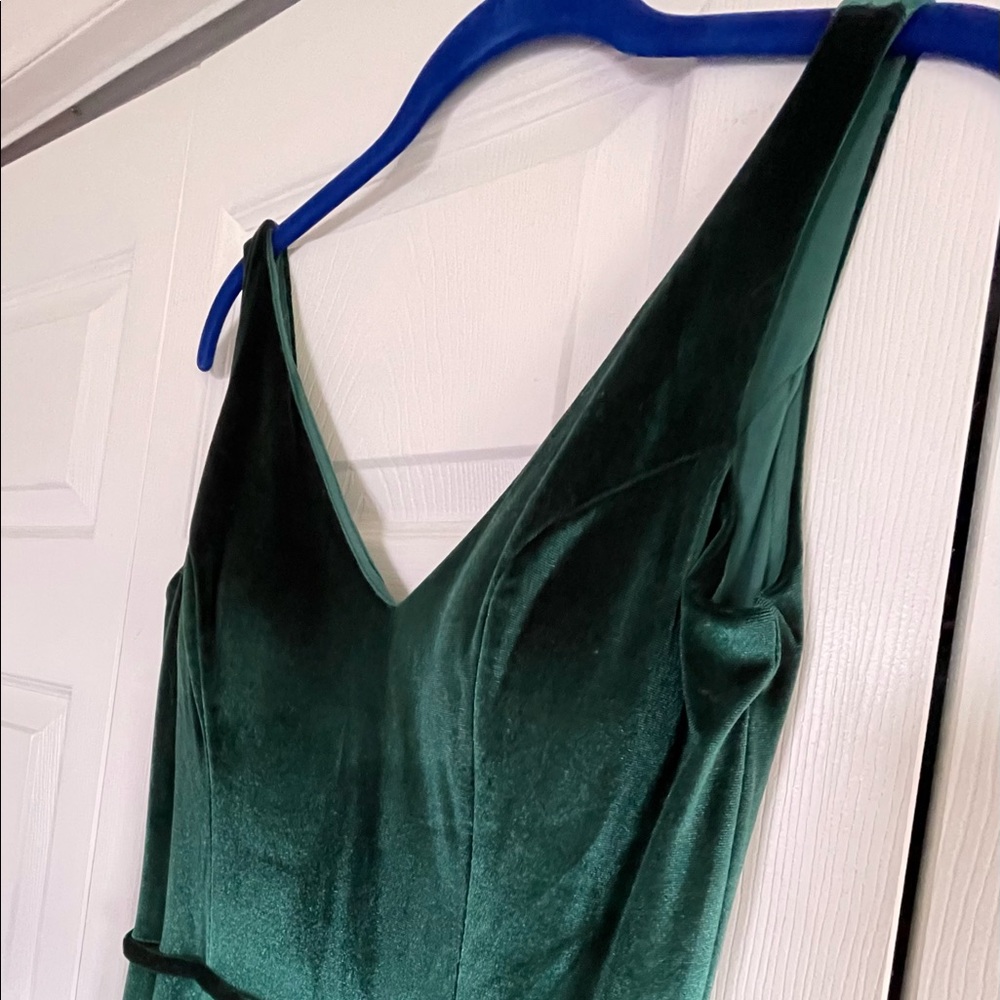 Beautiful velvet/emerald green bridesmaid dress!